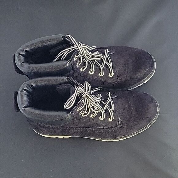 CHARLOTTE RUSSE ROUND TOE LACE-UP CLOSURE WOMEN"S BOOT - Picture 14 of 16